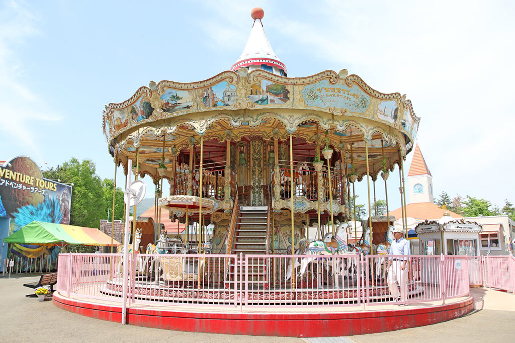 イタリア製の豪華な2階建てメリーゴーランド/渋川スカイランドパーク(群馬県/渋川市)
