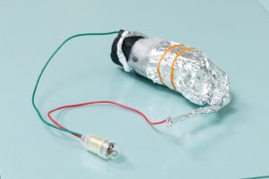 備長炭電池で豆電球を光らせよう【小学生の自由研究アイデア】