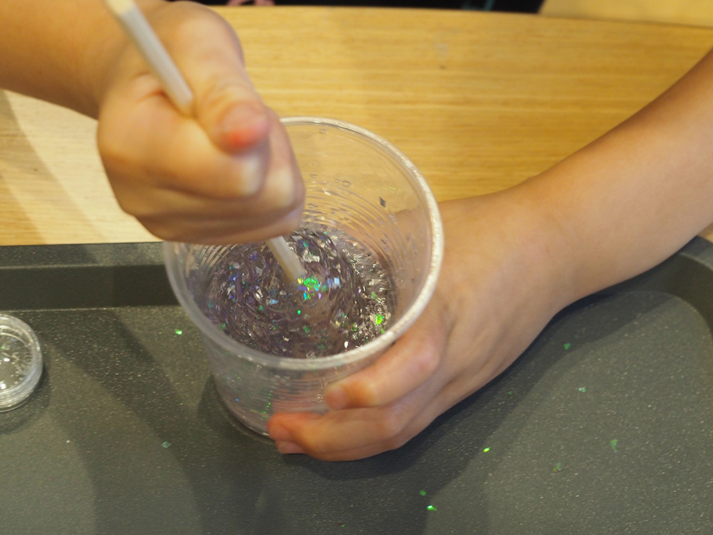 キラキラスライム│自由研究「いろいろなスライムづくり」
