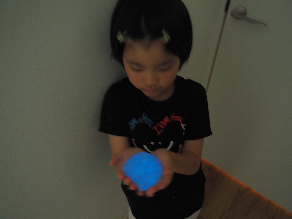 光るスライム│自由研究「いろいろなスライムづくり」