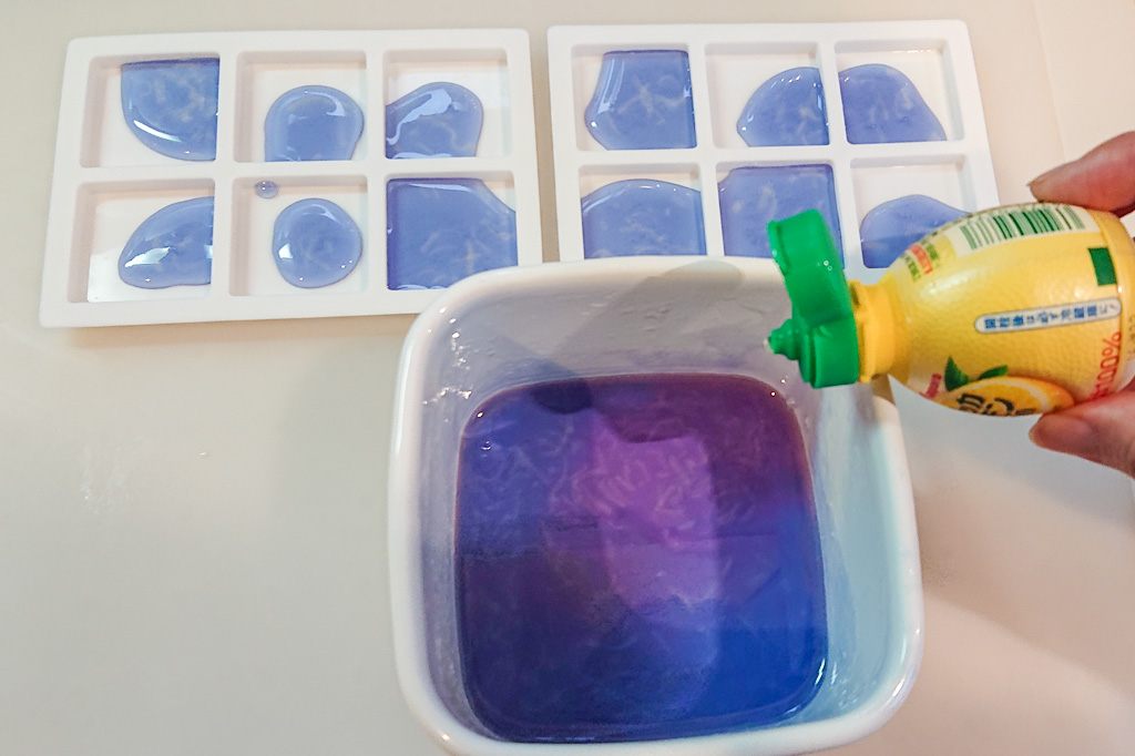 バタフライピーの青をレモンで赤紫に／自由研究-琥珀糖-実験-お菓子作り