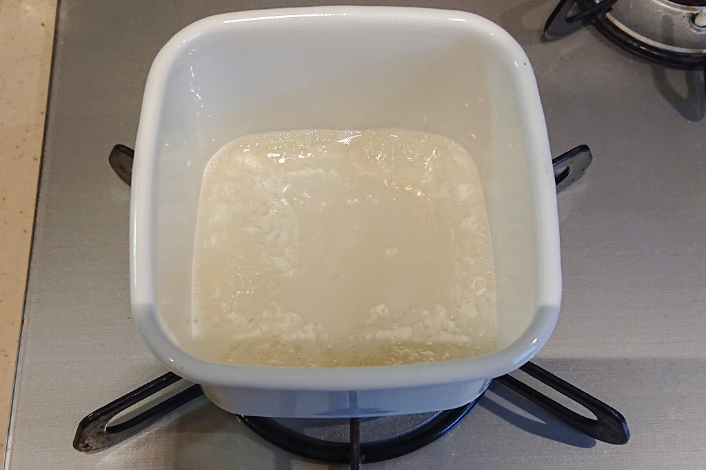 糸寒天はしっかり煮て溶かす／自由研究-琥珀糖-料理-お菓子作り