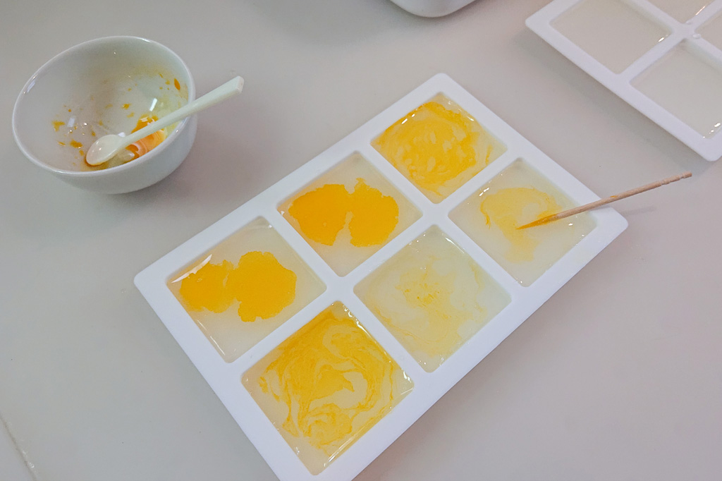 カルピスと食用色素を使った琥珀糖の作り方