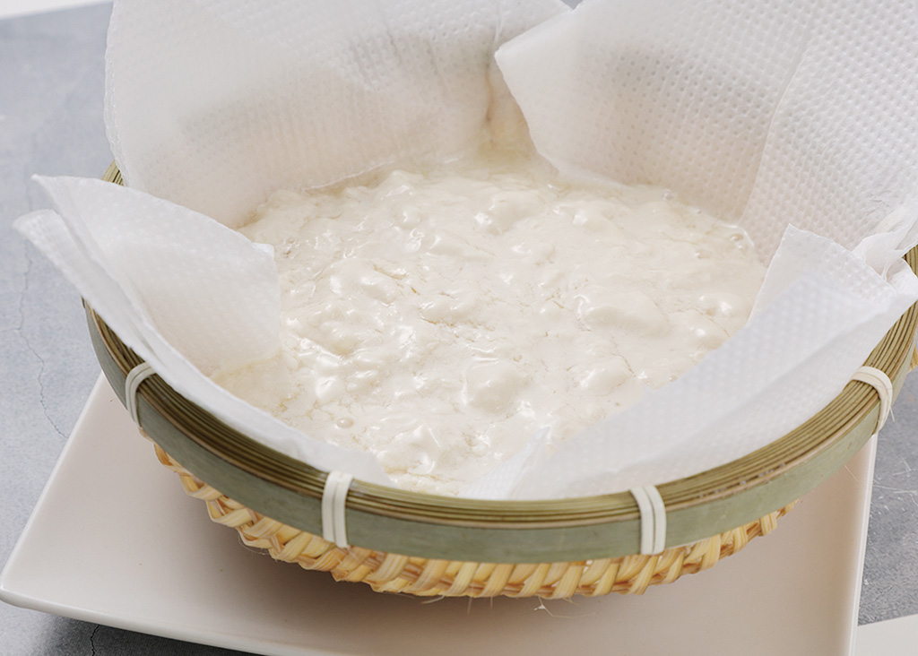 手順2:木べらで混ぜる│【自由研究】手づくりざる豆腐をつくろう