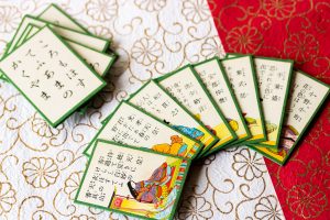 百人一首を覚えよう、言葉の意味を調べてみよう【小学生の自由研究アイデア】