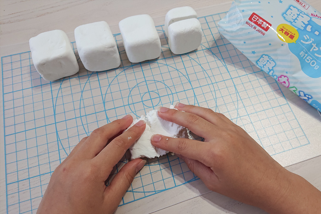 紙粘土でサイコロ（キューブ）を作る／サイコロ型万年カレンダーの作り方