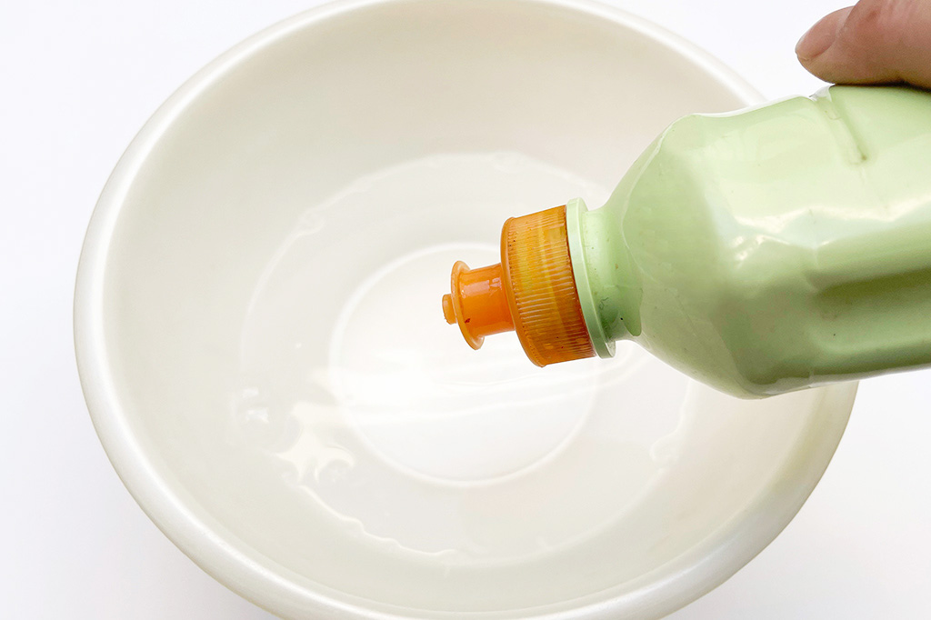 手順1：台所用洗剤で洗う│【自由研究】10円玉が一番ピカピカになる調味料は？