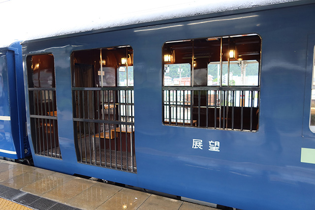 外から見た展望車/夏旅におすすめ!「SL大樹」