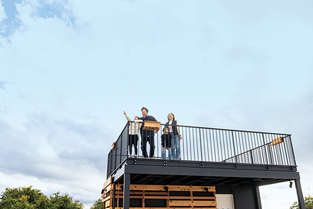 「Watasshi no　BASE」2階にある展望デッキ/KakamigaharaわたしのPARK（木曽川前渡南公園）（岐阜県/各務原市）