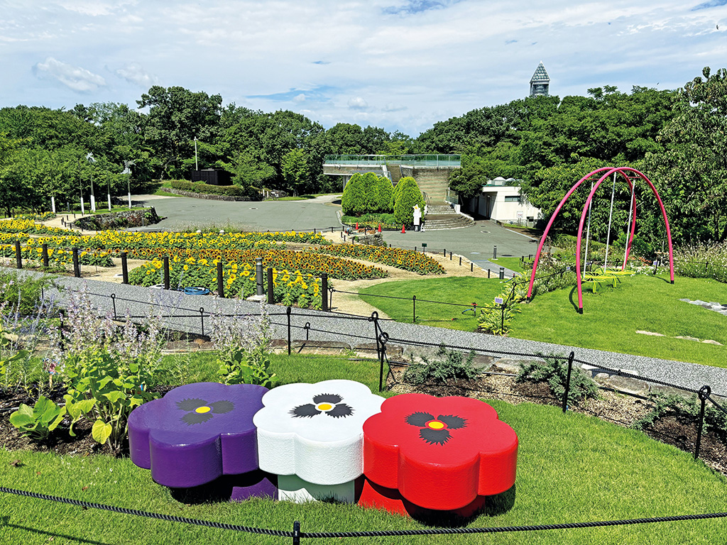 花びらや葉っぱがモチーフのベンチ/東山動植物園（愛知県/名古屋市）