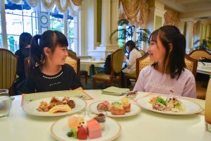 ディズニーホテル レストランまとめ！宿泊しないでOK？予約方法や子連れにおすすめは？クリスマスのメニューは？