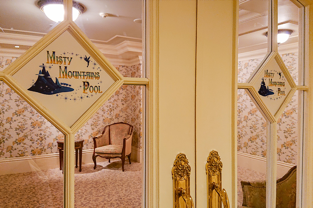 ミスティマウンテンズ・プールの入り口