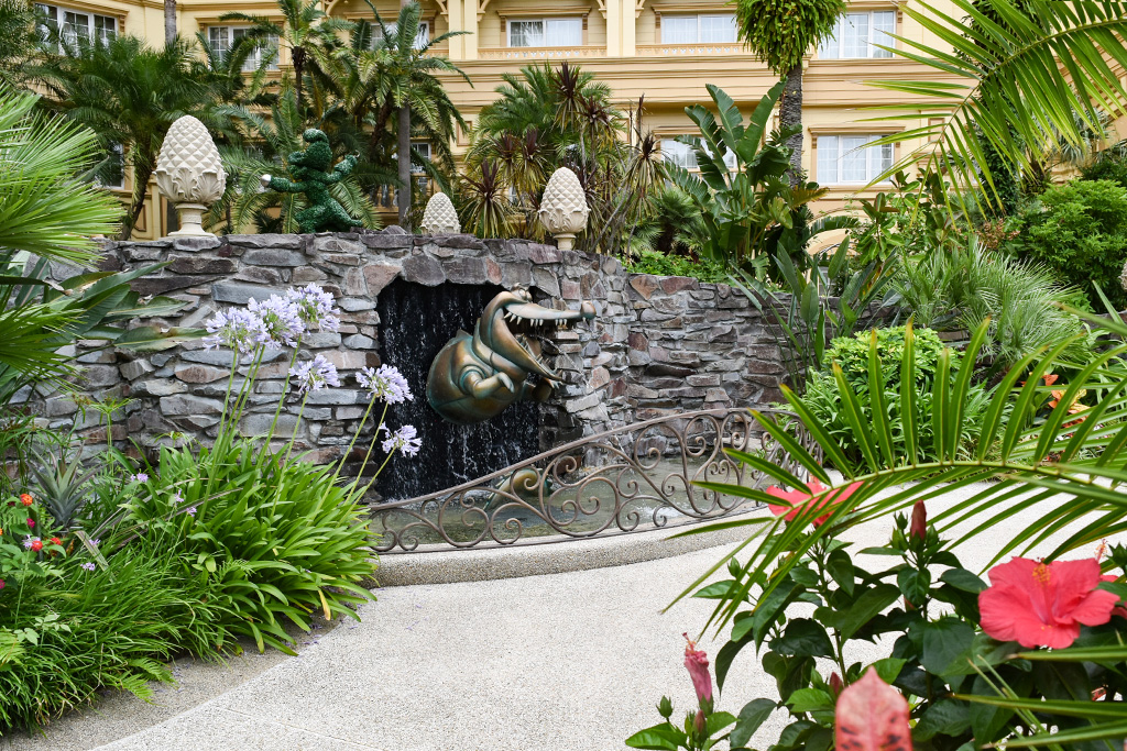 ミスティマウンテンズ・プールにあるチクタクワニの噴水