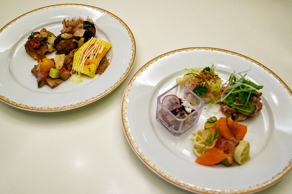 夏のブッフェの冷菜と温菜／シャーウッドガーデン・レストラン