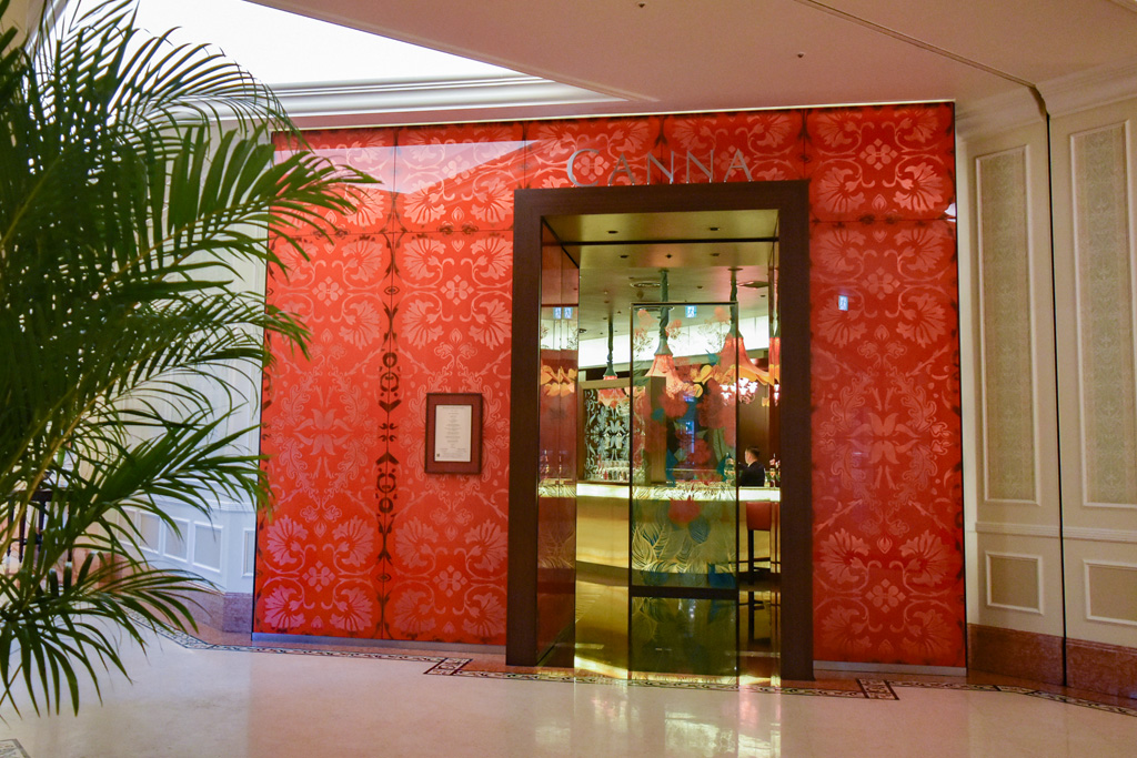 カンナの入口／ディズニーランドホテル