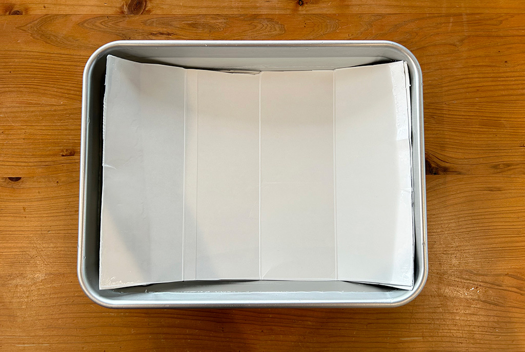 手順2:平型のバットに入れる│【自由研究】牛乳パックで紙(はがき)をつくろう