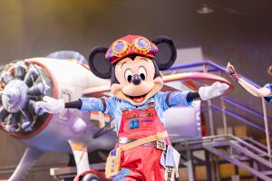 2025年夏の東京ディズニーリゾートは「びしょ濡れ」&「スペシャルコラボ」!ハンガーステージの新ショーにも注目!