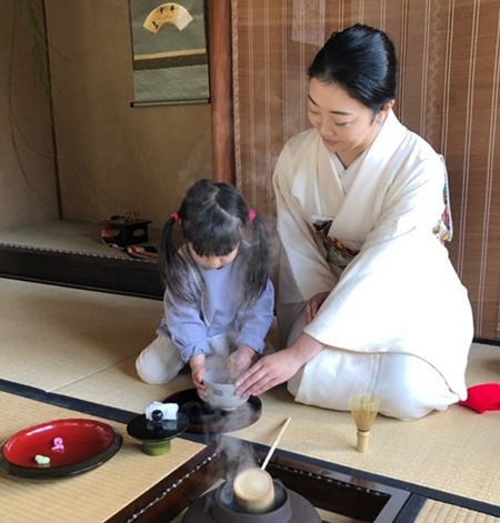 茶臼挽きとお茶席亭主体験/HANKYU こどもカレッジ(大阪府/大阪市)