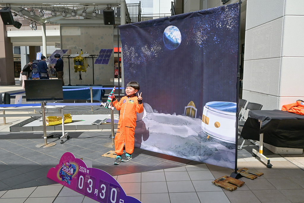 宇宙服を着て撮影できるフォトスポット/見て！触れて！学びの宇宙展（東京都/町田市）