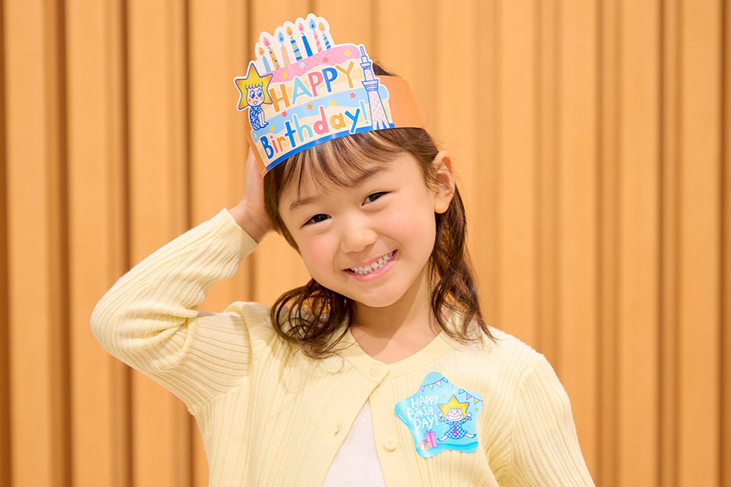 オリジナルのバースデーステッカーとバースデーサンバイザーをプレゼント/東京スカイツリー（東京都/墨田区）