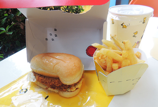 ボリュームたっぷりのエビカツバーガーセット/ユニバーサル・スタジオ・ジャパン(大阪府/大阪市)