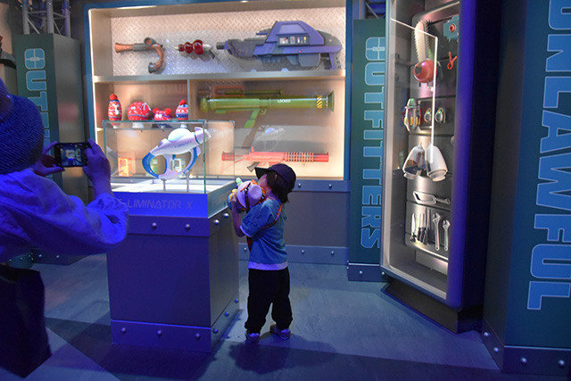 アトラクションで使用するブラスターの展示/ユニバーサル・スタジオ・ジャパン(大阪府/大阪市)