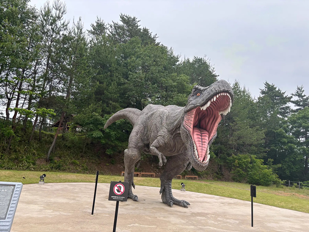 夏休み特別プラン「初めてのヘリコプターと恐竜博物館と永平寺」/福井県立恐竜博物館など(福井県/勝山市村)