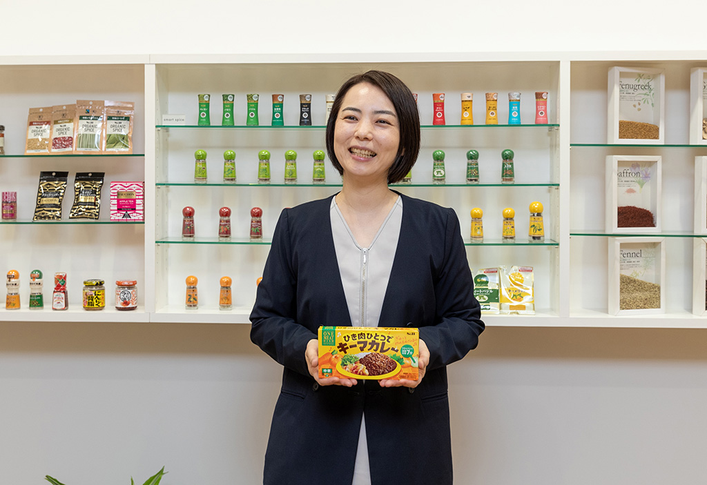 管理サポートグループ　広報・ＩＲ室　大庭志穂さん