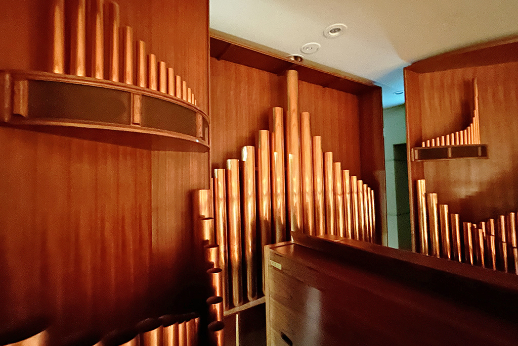講堂のパイプオルガン/光塩女子学院中等科（東京都/杉並区）