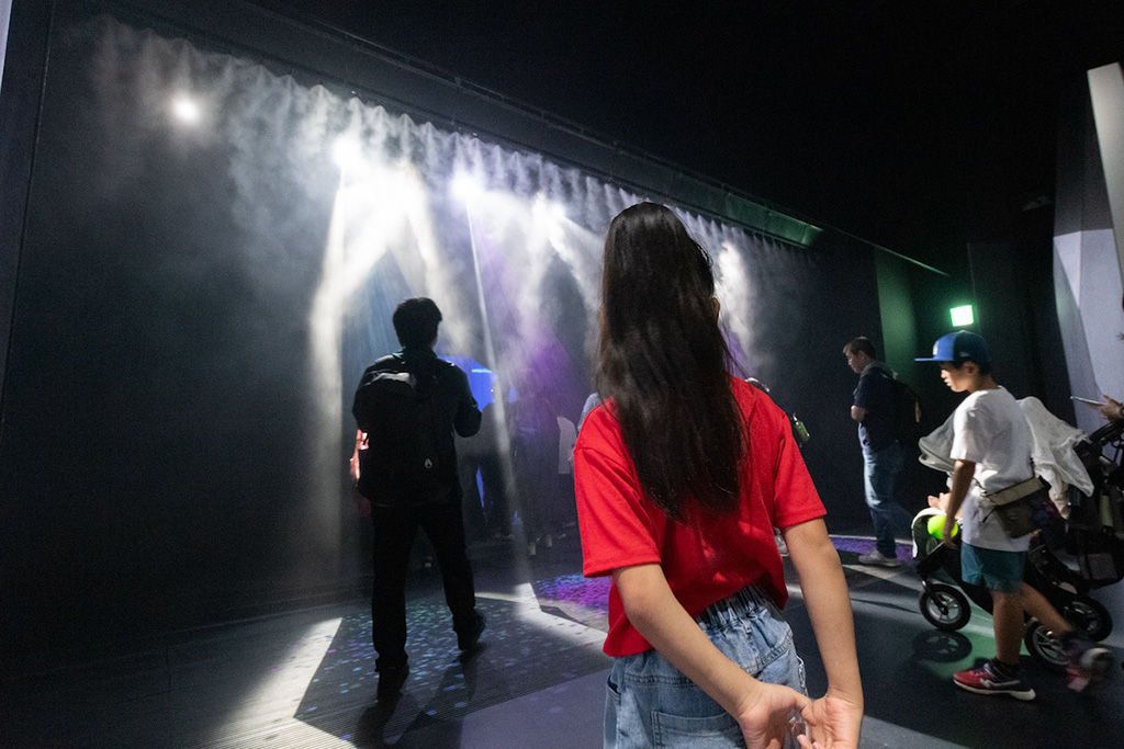 「ミストの滝」│パナソニックグループパビリオン「ノモの国」/大阪・関西万博（大阪府/大阪市）