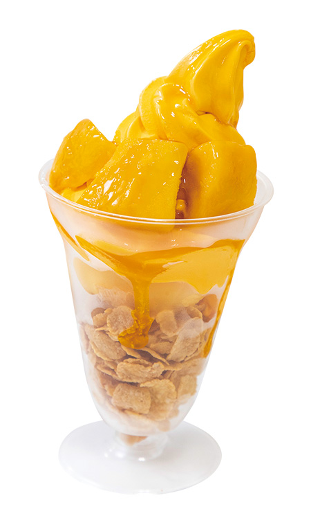 マンゴーパフェ　950円/道の駅許田 やんばる物産センター（沖縄県／名護市）