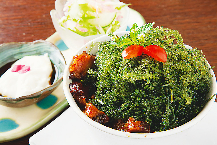 海ぶどうとアグー豚の丼仕立て/fuu cafe（沖縄県／本部町）