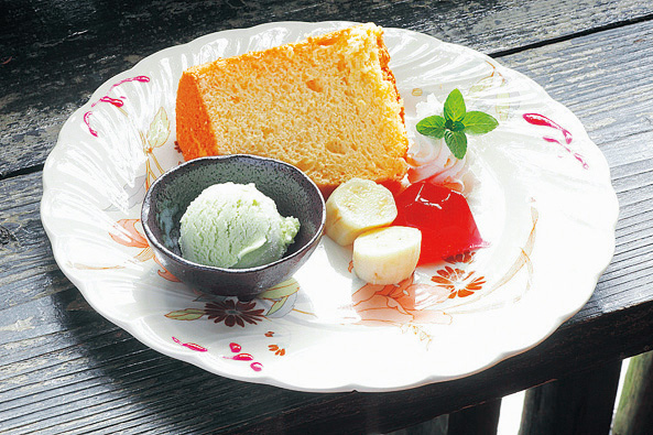 シフォンケーキセット/農芸茶屋 四季の彩（沖縄県／本部町）