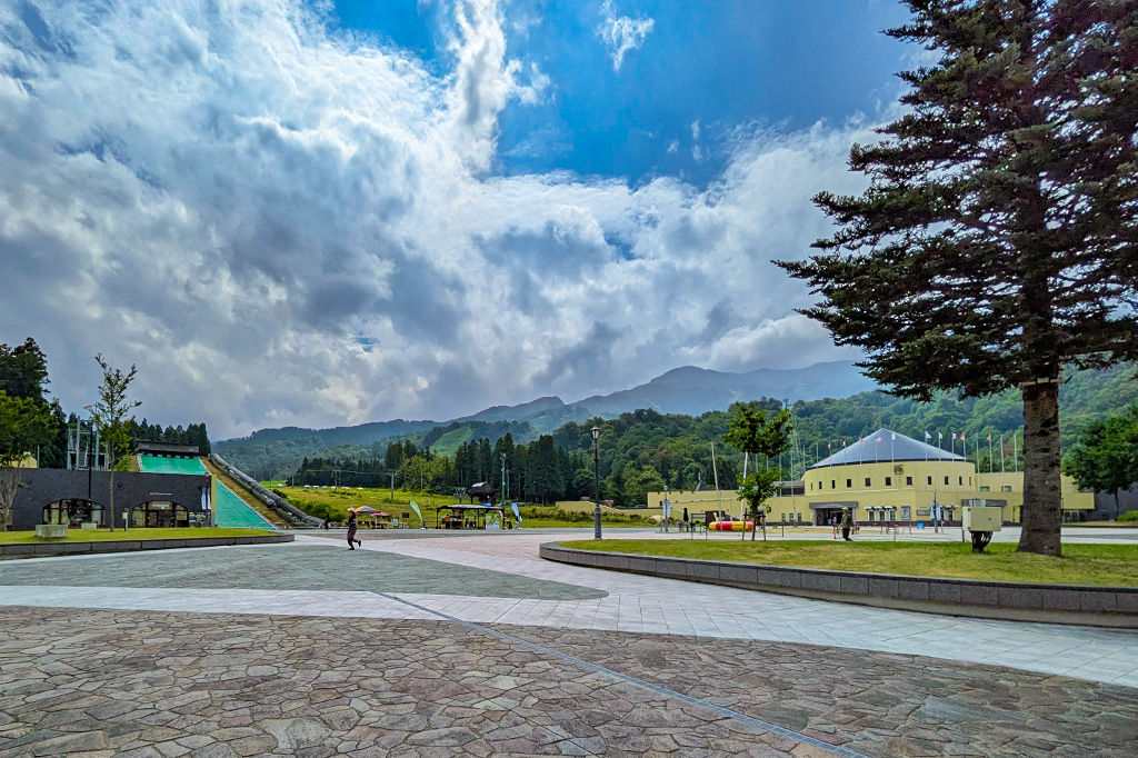 ヴィレッジステーションの外観／ロッテアライリゾート（新潟県妙高市）