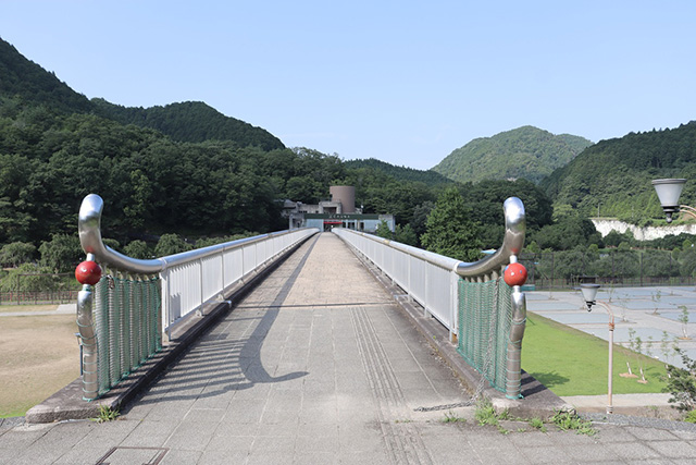 宇陀川にかかる「森の大橋」／平成榛原こどものもり公園（奈良県宇陀市）
