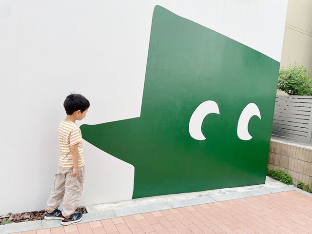 外壁に描かれたイメージキャラクター「べスピ」ちゃん│宿泊レポ/べスピハウス（東京都/杉並区）