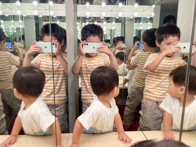 一面鏡張りの部屋│宿泊レポ/べスピハウス（東京都/杉並区）