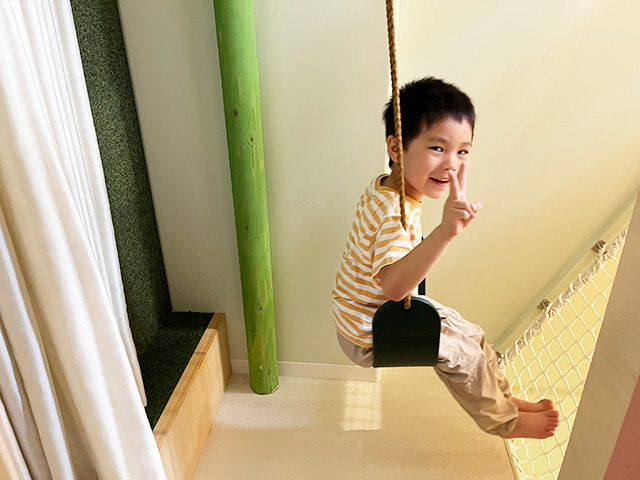 階段下のブランコ│宿泊レポ/べスピハウス（東京都/杉並区）