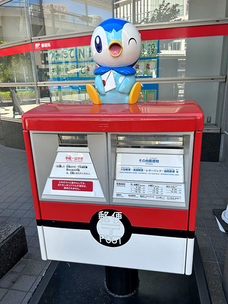 横浜桜木郵便局前のポケモンオリジナルポスト(ポッチャマ)(神奈川県)