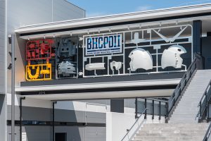 静岡・バンダイホビーセンター新工場内に「BHC PDII MUSEUM」が9/2オープン！実物大ガンダムサイズのガンプラモニュメントも
