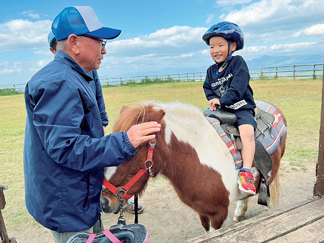 ポニーの乗馬体験/らくのうマザーズ阿蘇ミルク牧場(熊本県/西原村)