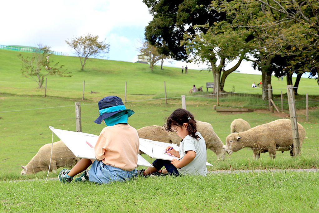 写生大会の様子│第24回　秋のこども写生大会/マザー牧場（千葉県/富津市）