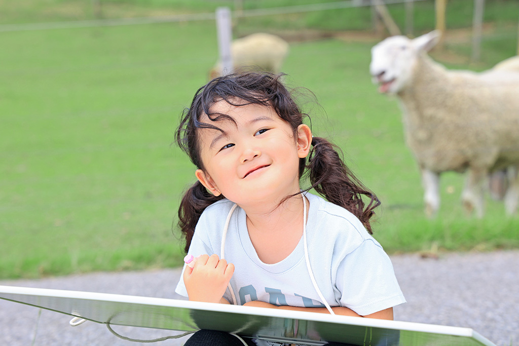 写生大会の様子│第24回　秋のこども写生大会/マザー牧場（千葉県/富津市）