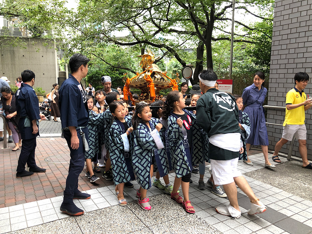 子ども用のお神輿と山車/アークヒルズ 秋祭り 2025（東京都/港区）