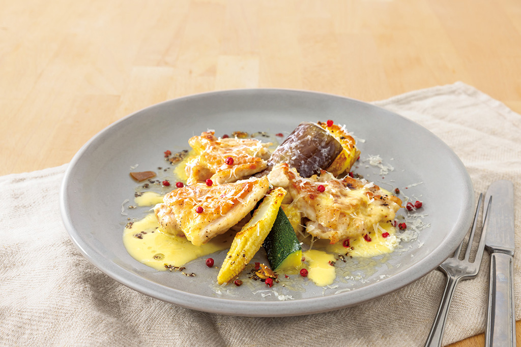 「チキングリル　カルボナーラソース仕立て」/BAKERY RESTAURANT C　豊洲セイルパーク店（東京都/江東区）