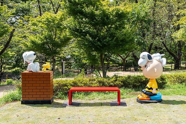 （左）HEE HEE スヌーピーとウッドストック、（右）すやすやスヌーピーとチャーリー・ブラウン/スヌーピーミュージアム（東京都/町田市）