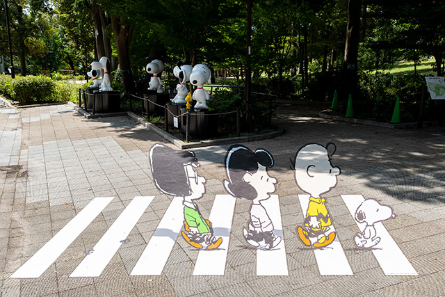 横断歩道を渡るスヌーピーたち/スヌーピーミュージアム（東京都/町田市）