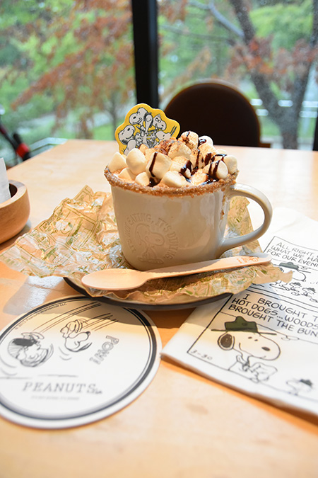 スヌーピーの焼きマシュマロラテ/スヌーピーミュージアム（東京都/町田市）