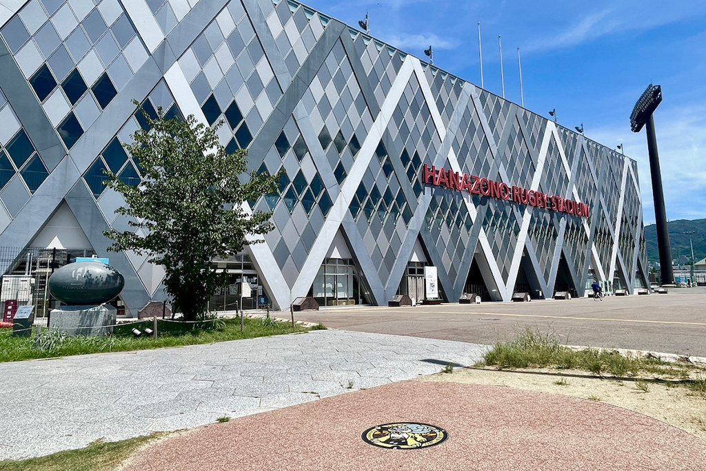 中央公園 東大阪市花園ラグビー場(大阪府/東大阪市)にあるポケふた「ライコウ」