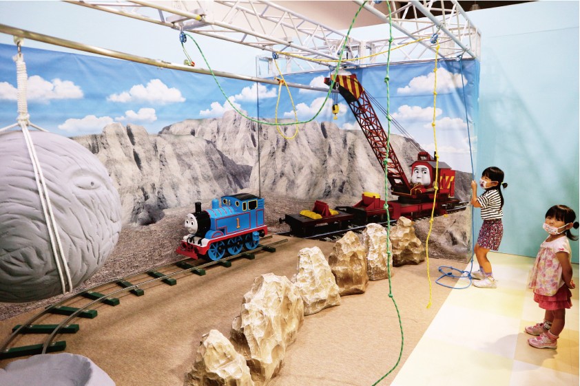 ボルダー、線路をふさぐ/きかんしゃトーマスとなかまたち STEAMアドベンチャー ~今日からキミもエンジニア~(兵庫県/加東市)